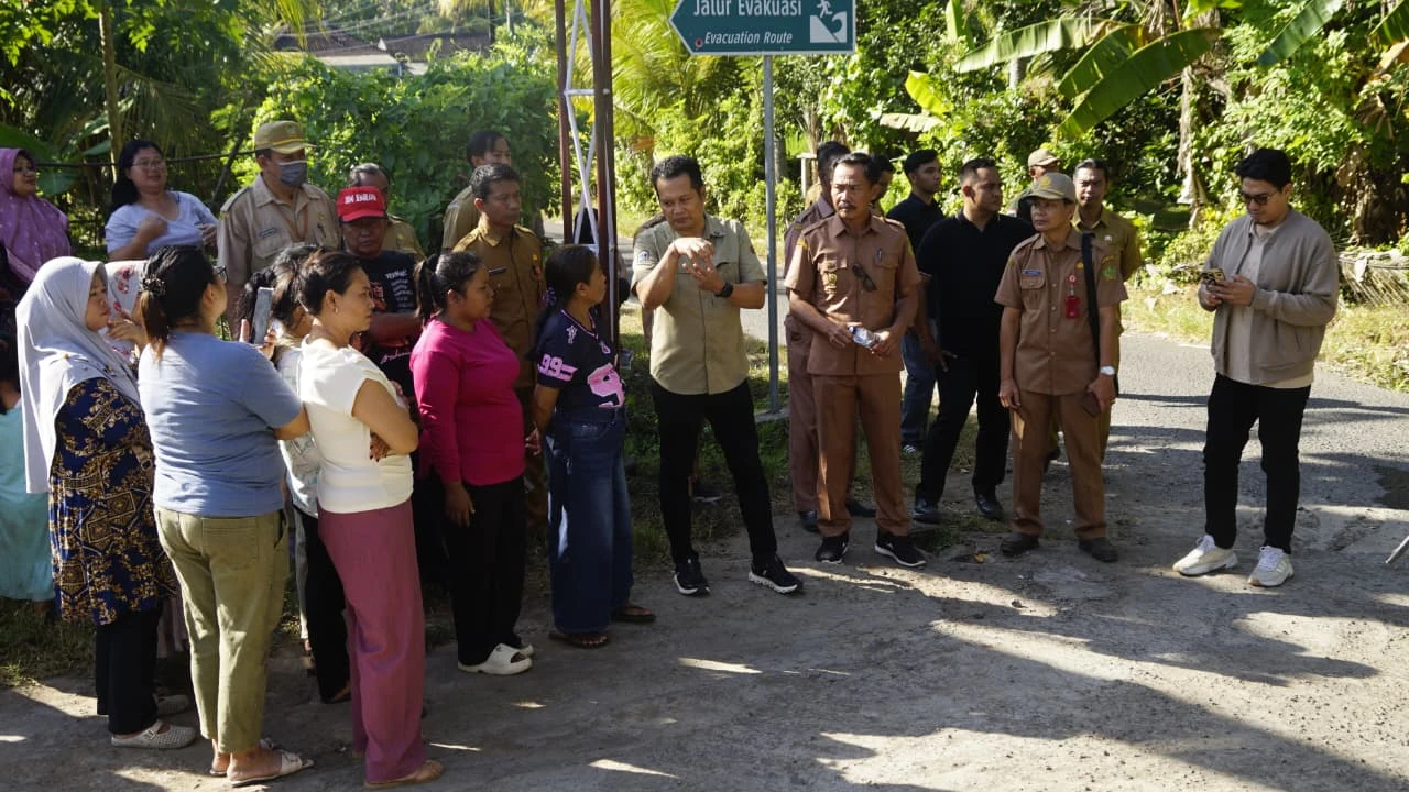 Cek Rabat Beton & Hotmix di Banyubiru, Bupati Kembang Hartawan Pastikan Jalan Mulus untuk Warga.