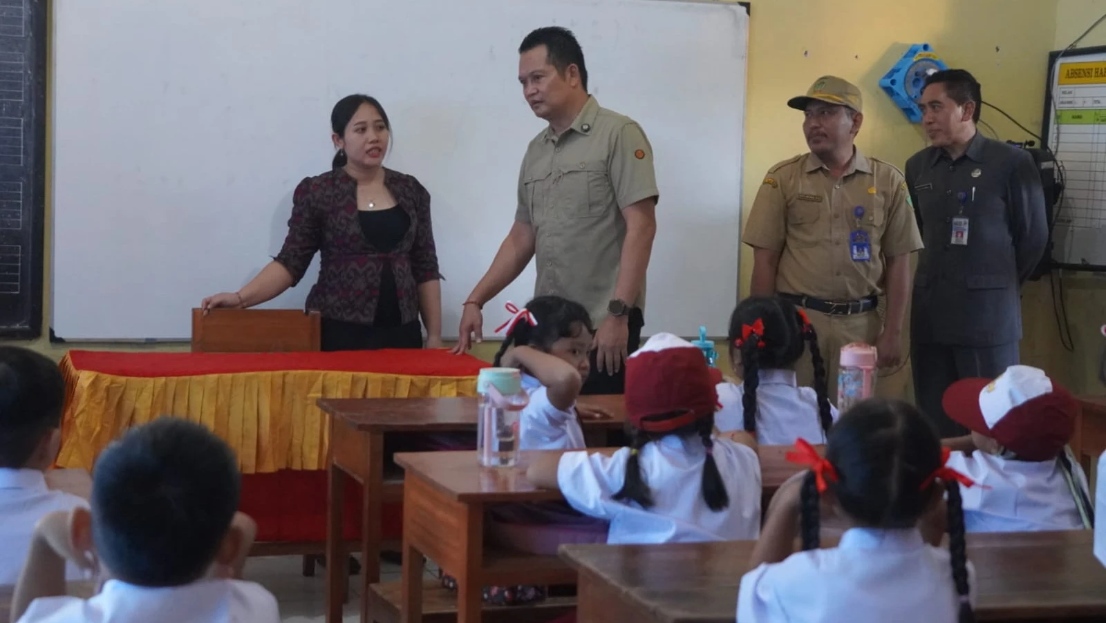 Tinjau MPLS, Bupati Kembang Minta Ciptakan Suasana Sekolah yang Ramah dan Bebas Perploncoan