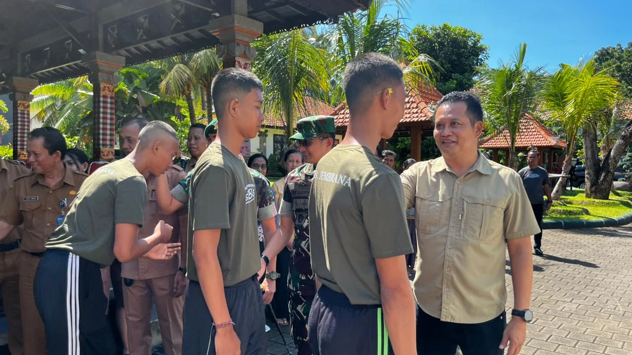 Lepas 10 Calon Paskibraka ke Seleksi Nasional, Bupati Kembang Tekankan Seleksi Bersih dan Disiplin