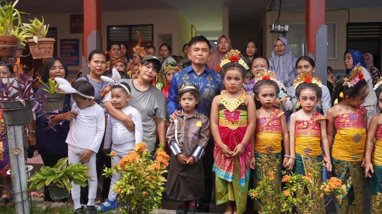 Hadiri Pentas Seni dan Pelepasan Siswa TK Negeri Pembina Melaya, Wabup Ipat Ingatkan Pentingnya Pendidikan Karakter Sejak Dini