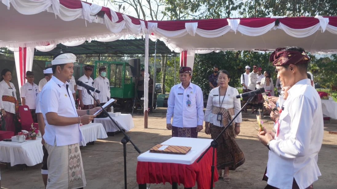 Gunakan Sistem Manajemen Talenta untuk Pertama Kali, Bupati Kembang Lantik 5 Kepala OPD  di TPA Peh