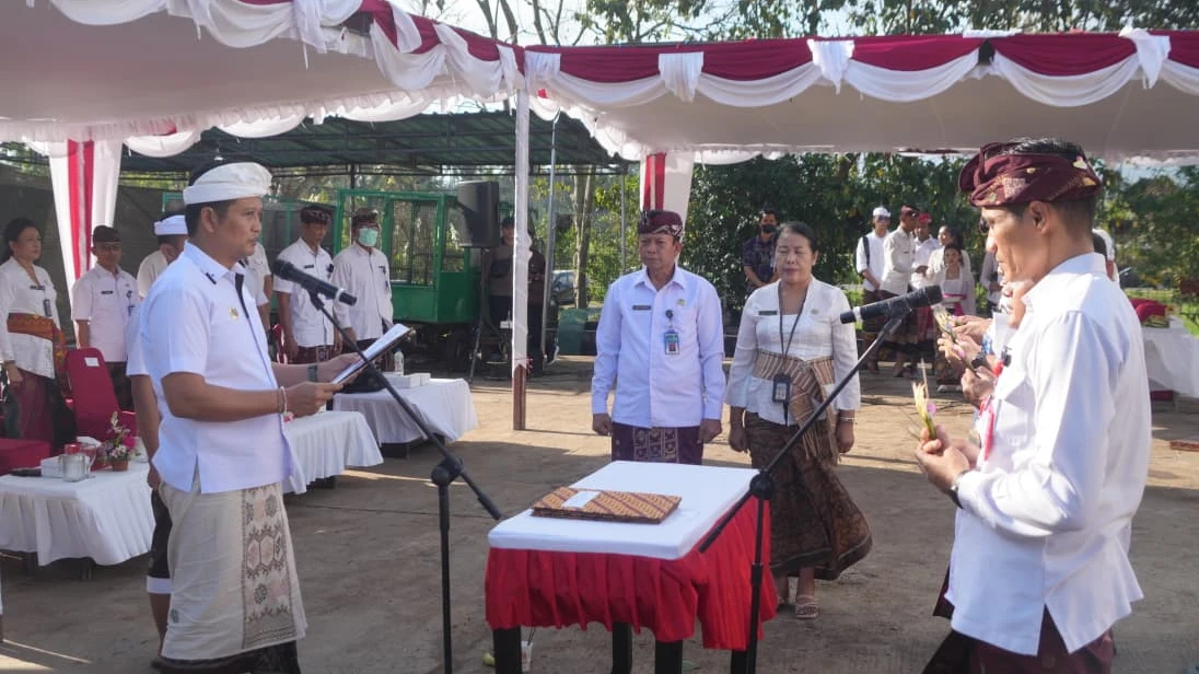 Gunakan Sistem Manajemen Talenta untuk Pertama Kali, Bupati Kembang Lantik 5 Kepala OPD  di TPA Peh