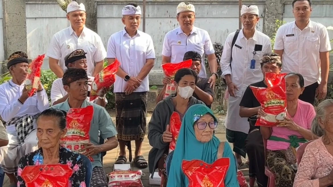 Bupati Kembang Pastikan Lansia Tercecer dari Bantuan Pusat Tetap Tertanggulangi
