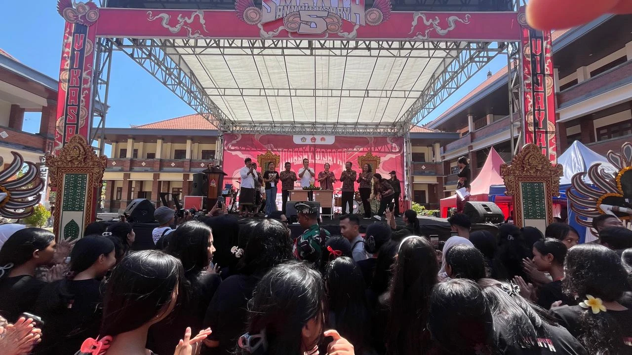 Bangga Turut Berjuang demi Pendirian SMAN 3 Negara, Bupati Kembang Hadiri Peringatan HUT Smanta ke V