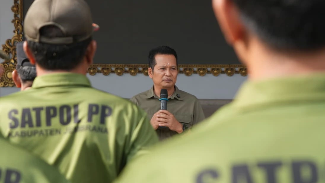 Pastikan Hadir ditengah Masyarakat, Bupati Jembrana Instruksikan Satpol PP dan Dishub Turun Langsung Kawal SPBU
