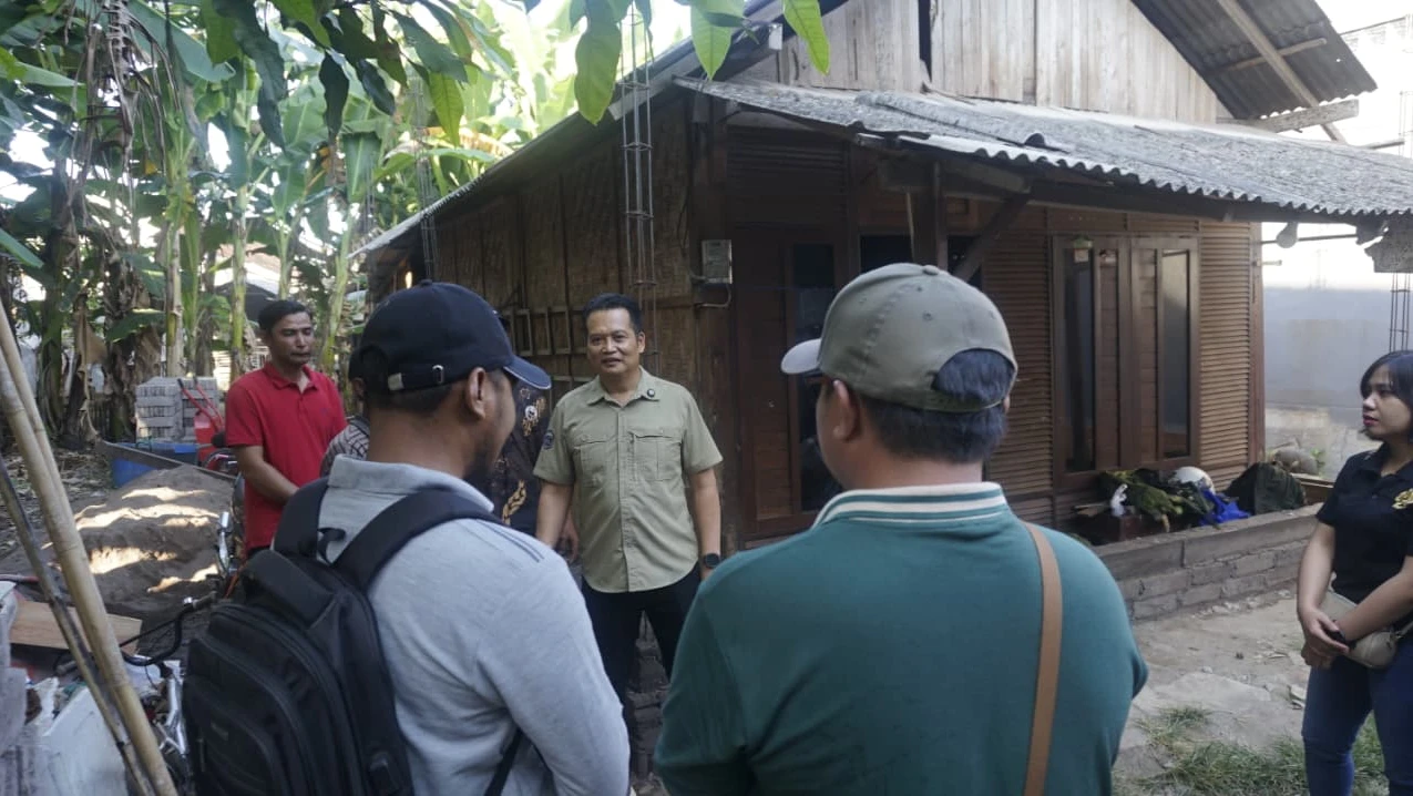 Bupati Kembang Bantu Tuntaskan Impian Rumah Layak Bapak Ali