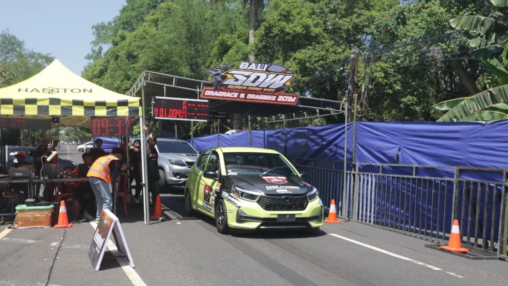 Puluhan Mobil Adu Cepat di Jembrana, Ramaikan Ajang Bali Super Drag Way