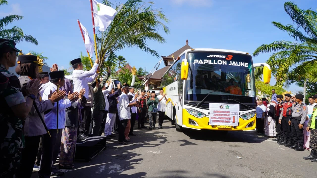 Bupati Jembrana Lepas 90 Calon Jamaah Haji, Pemkab Tingkatkan Fasilitas Akomodasi di Surabaya