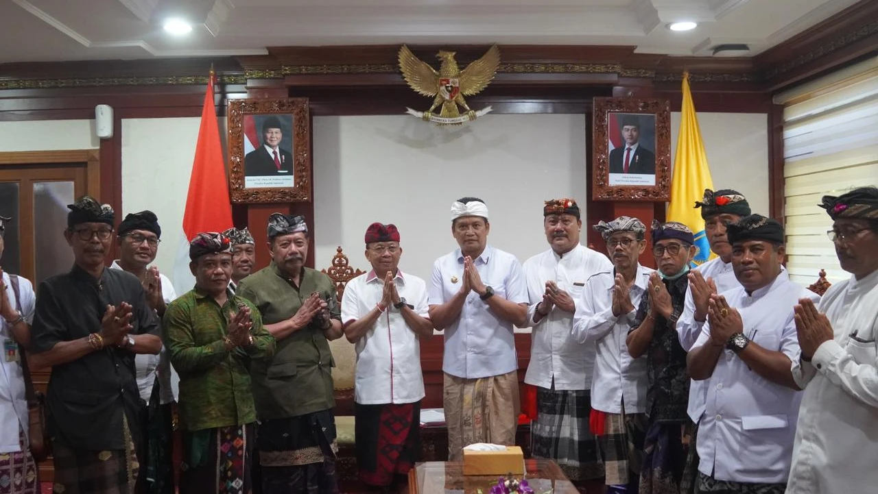 Ajukan Bantuan Perbaikan Pura di Tegal Cangkring dan Rambut Siwi, Bupati Kembang Audiensi dengan Gubernur Bali
