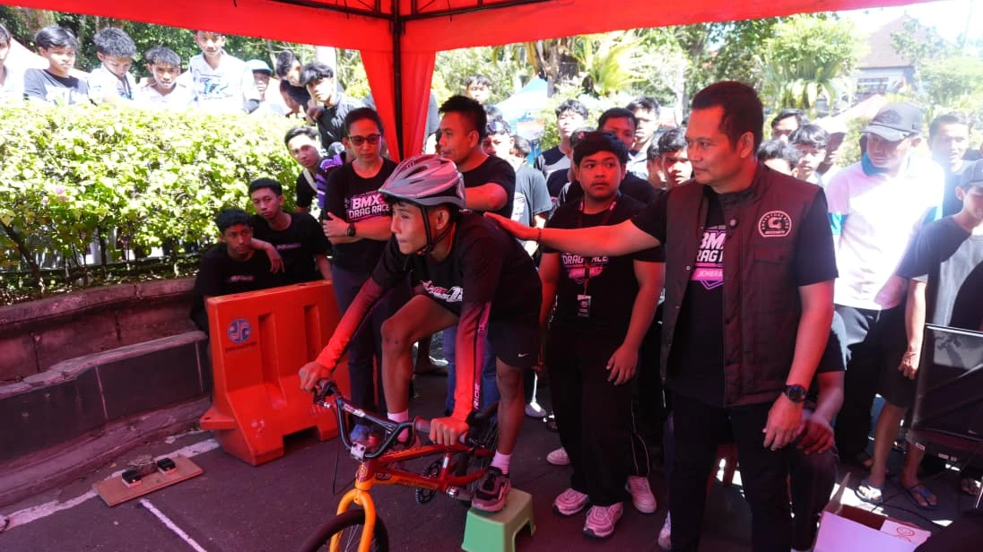 Ratusan Pembalap Ramaikan BMX Drag Race Jembrana, Bupati Kembang: Wadah Positif Kikis Balap Liar