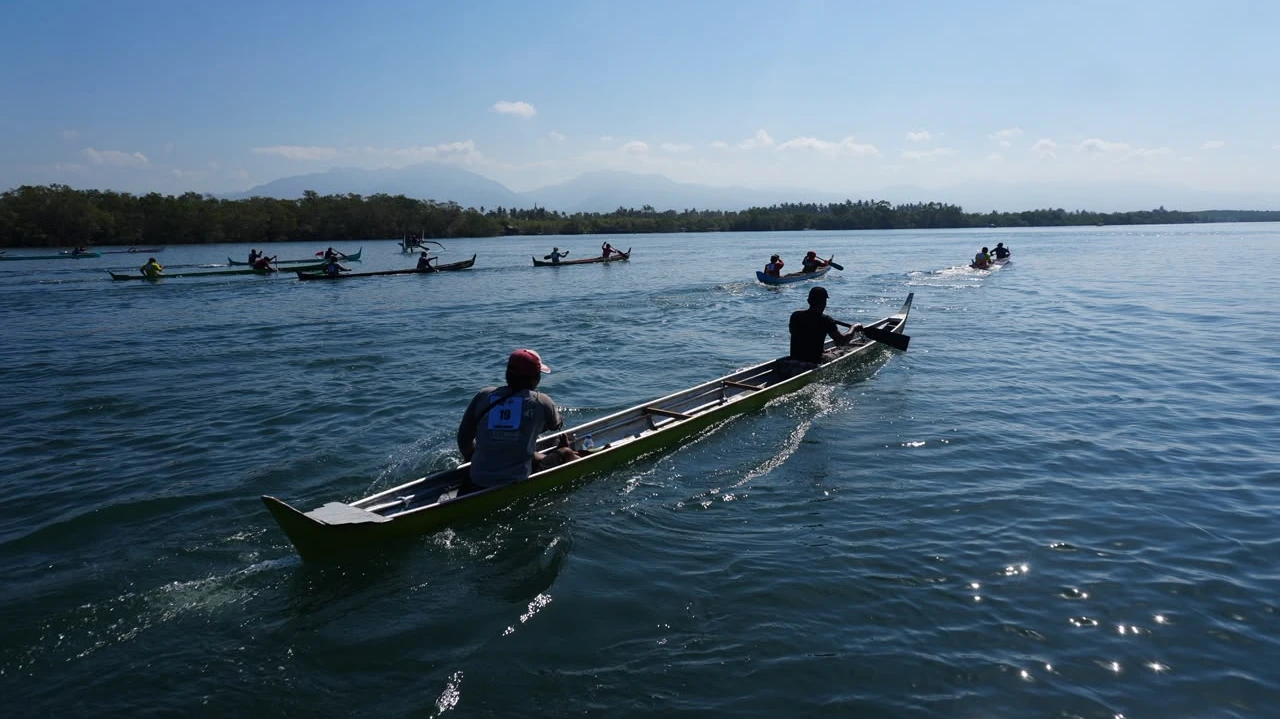Bukan Sekadar Adu Cepat, Lomba Sampan Tradisional Jadi Hiburan Warga di HUT Kota Negara ke-131
