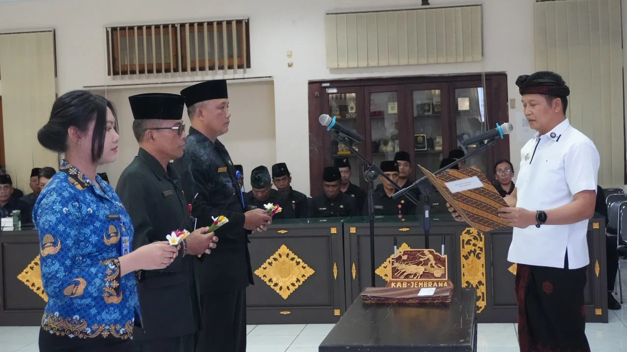Bupati Kembang Lantik Pejabat Baru: Tekankan Ekonomi Lokal dan Soliditas ASN