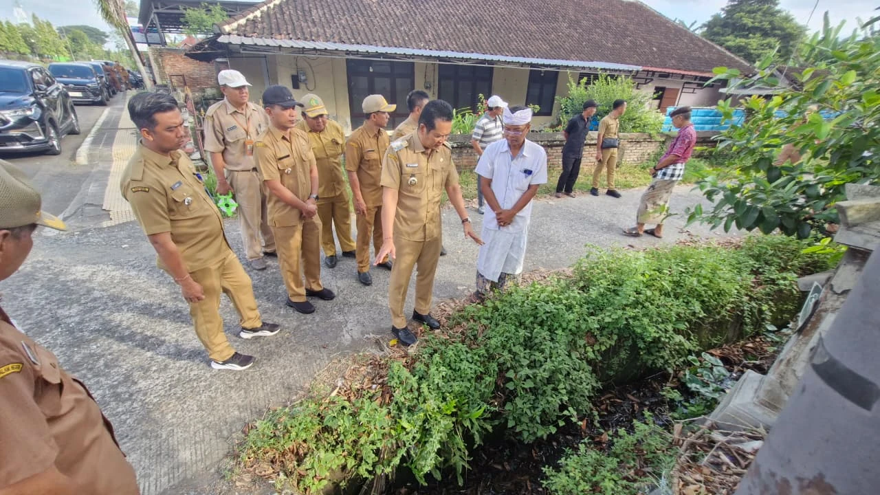 Bupati Kembang  Padukan Pembangunan Infrastruktur dan Edukasi Sampah Berbasis Sumber di Baler Bale Agung