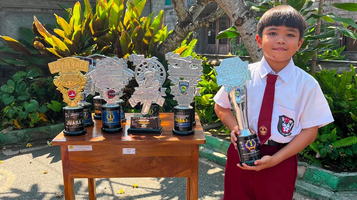 Tampil Impresif, Crosser Cilik Asal Jembrana "Super Boy" Sapu Bersih 4 Gelar Juara Motocross 50cc di Jawa