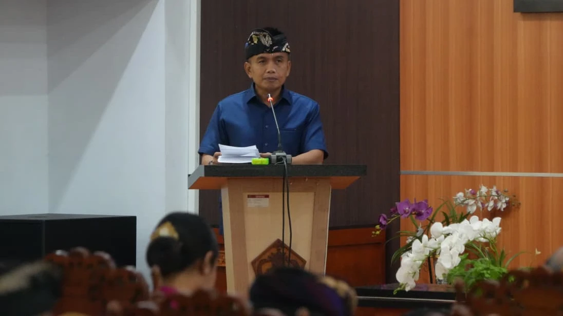 Wabup Ipat Sampaikan Pendapat Ranperda Inisiatif DPRD