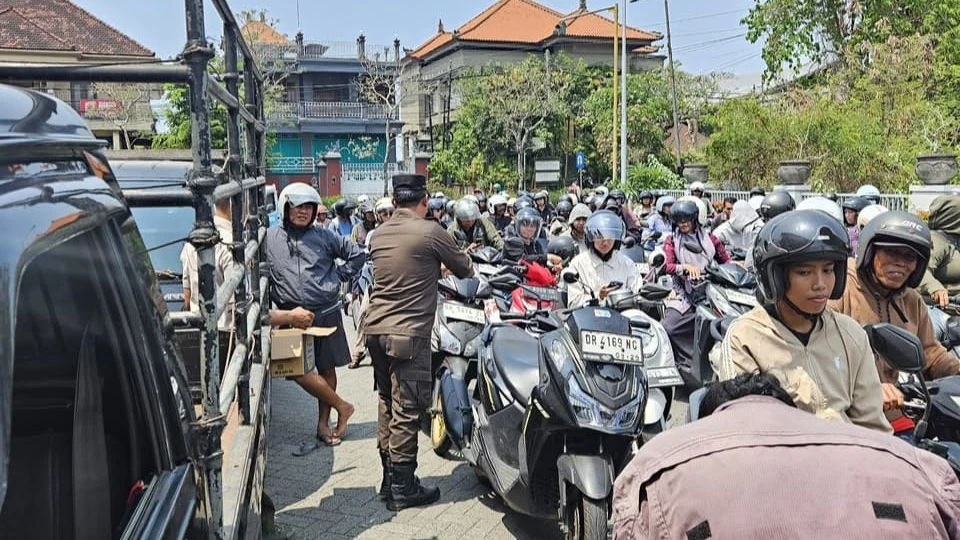 Respon Dampak Antrean BBM, Pemkab Jembrana Berupaya Optimal Jaga Kondusifitas dan Kelancaran Pelayanan Publik